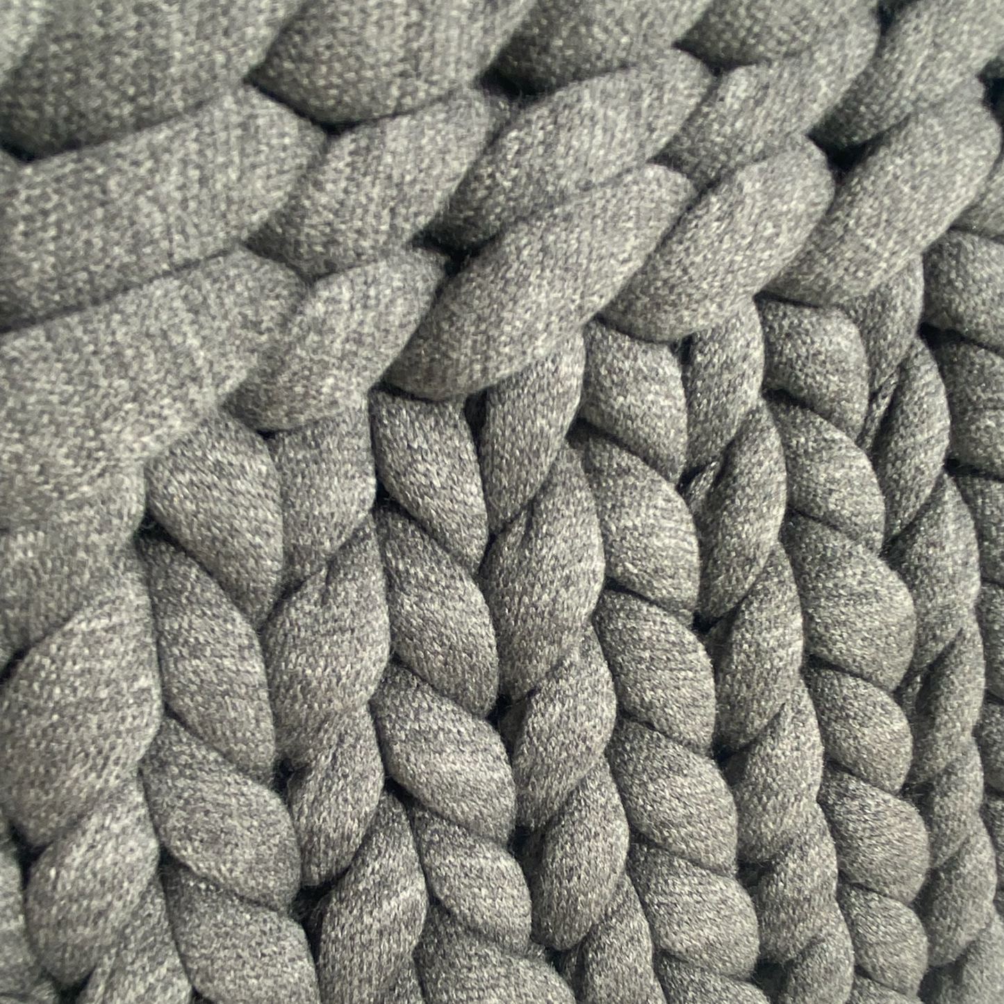 Pillowbag aus Acrylic Cotton in Grau mit schwarzem Echtledergriff