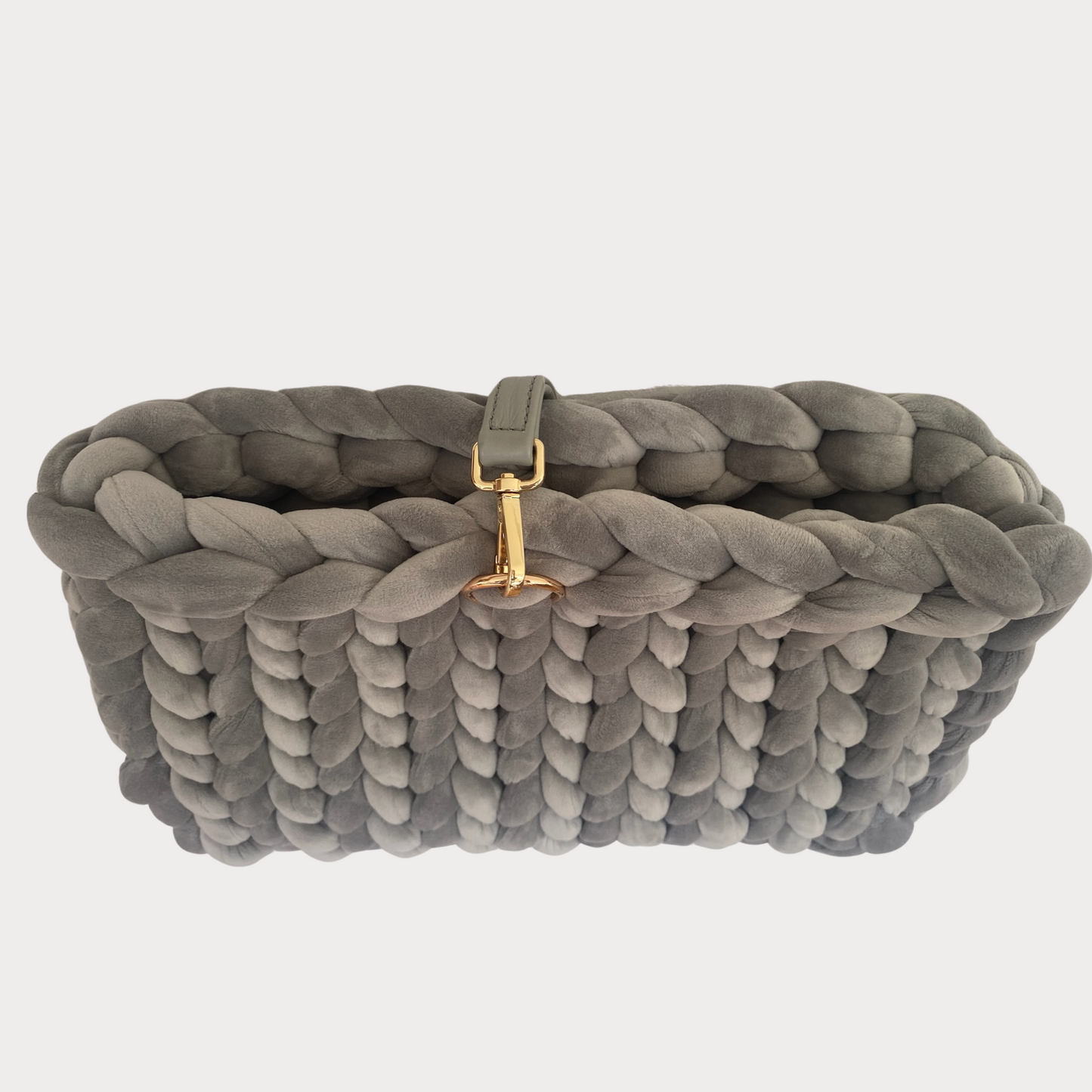 Clutch aus Samt in der Farbe Grau mit Verschluß von OS Design