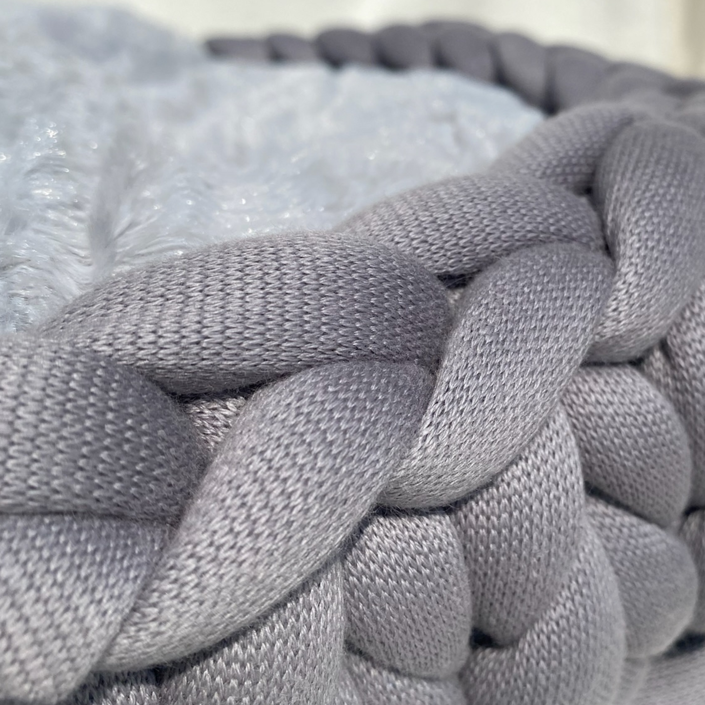 Hundekorb aus Premium Cotton in der Farbe Grau mit weichem Inlett