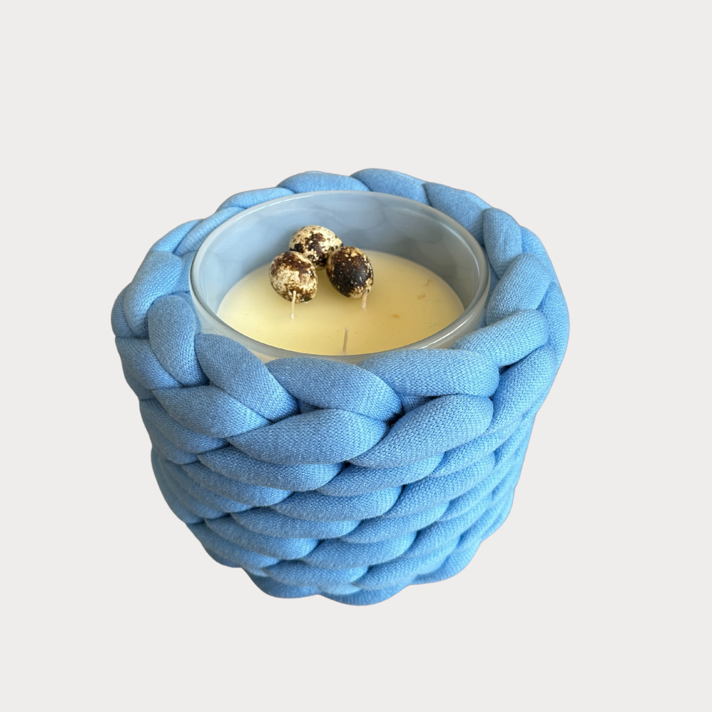 Windlicht aus Cotton mit einer Duftkerze in der Farbe Himmelblau