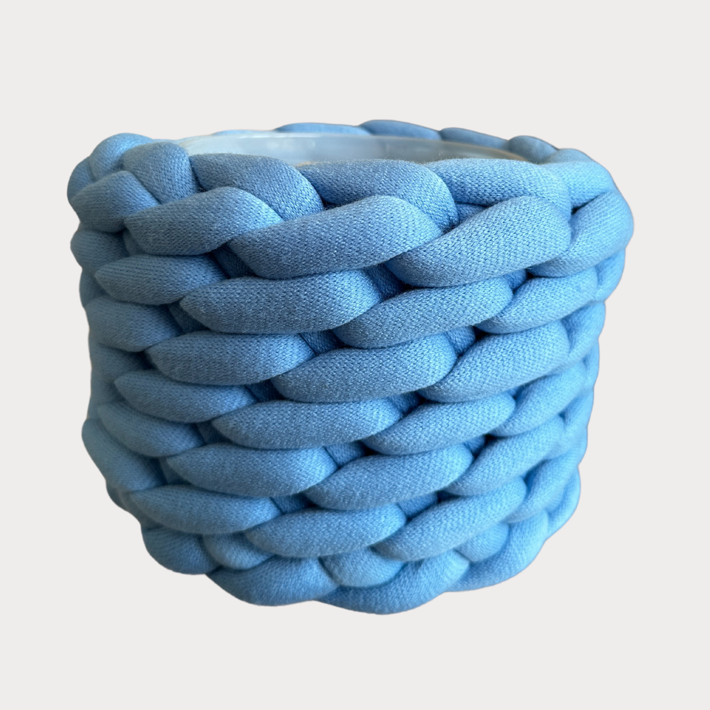 Windlicht aus Cotton mit einer Duftkerze in der Farbe Himmelblau