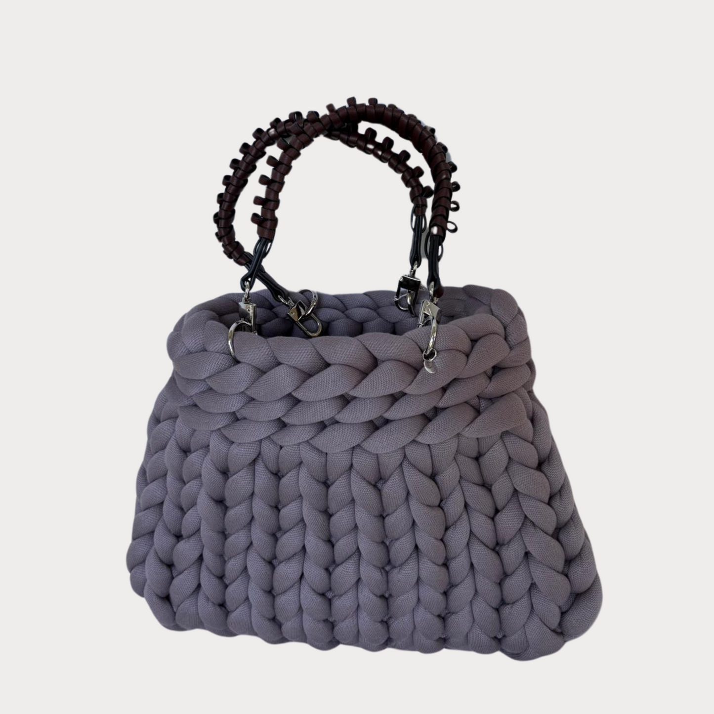Pillowbag aus Premium Cotton in der Farbe Grau mit schwarzen geflochtenen Ledergriffen