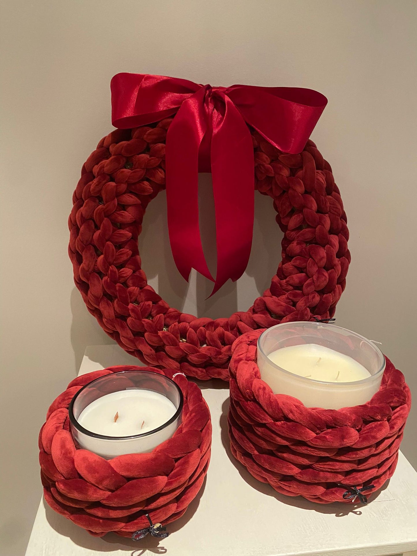 Dekokranz aus Samt in Bordeauxrot