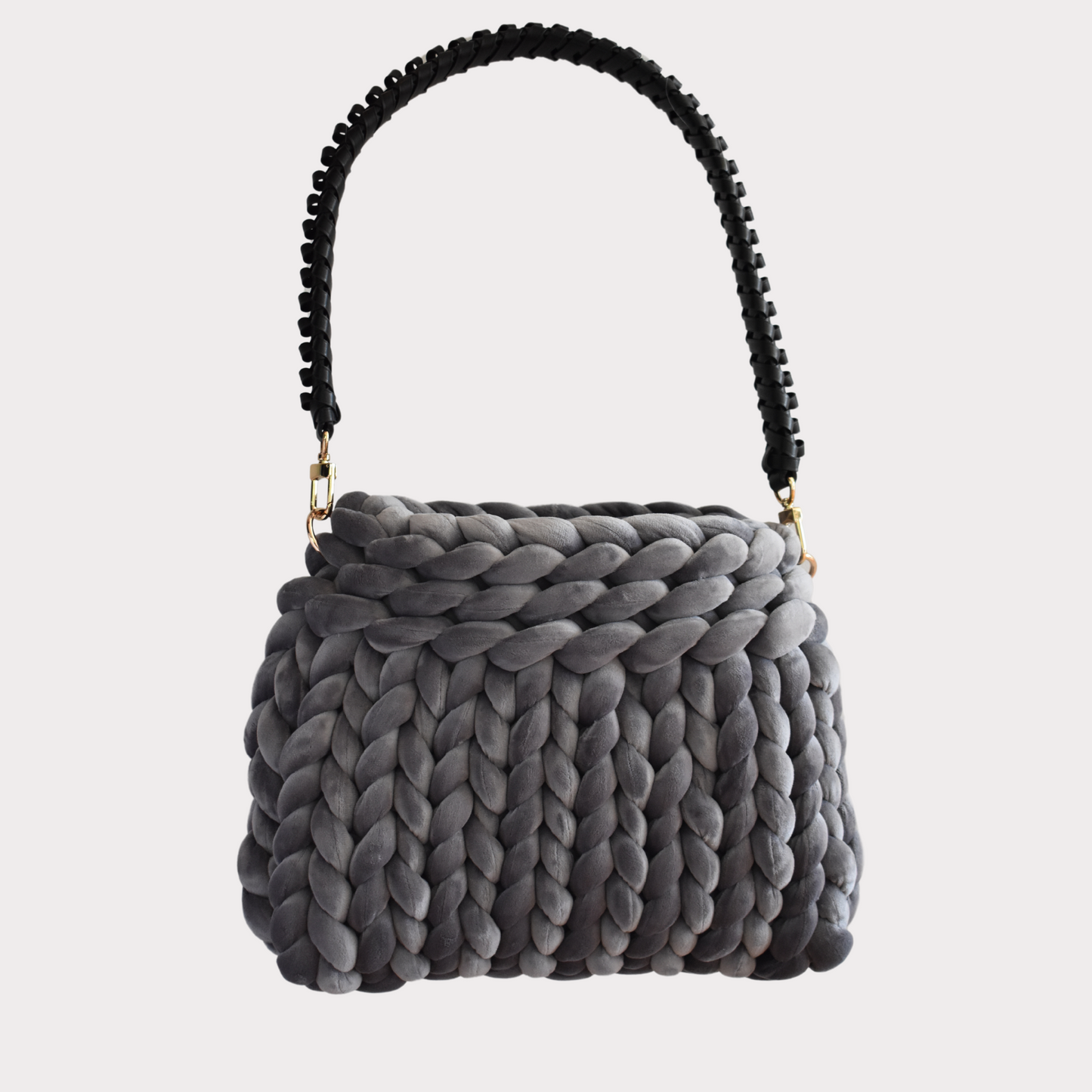 Pillow Bag aus Samt in der Farbe Dunkelgrau mit  schwarzem Schultergurt