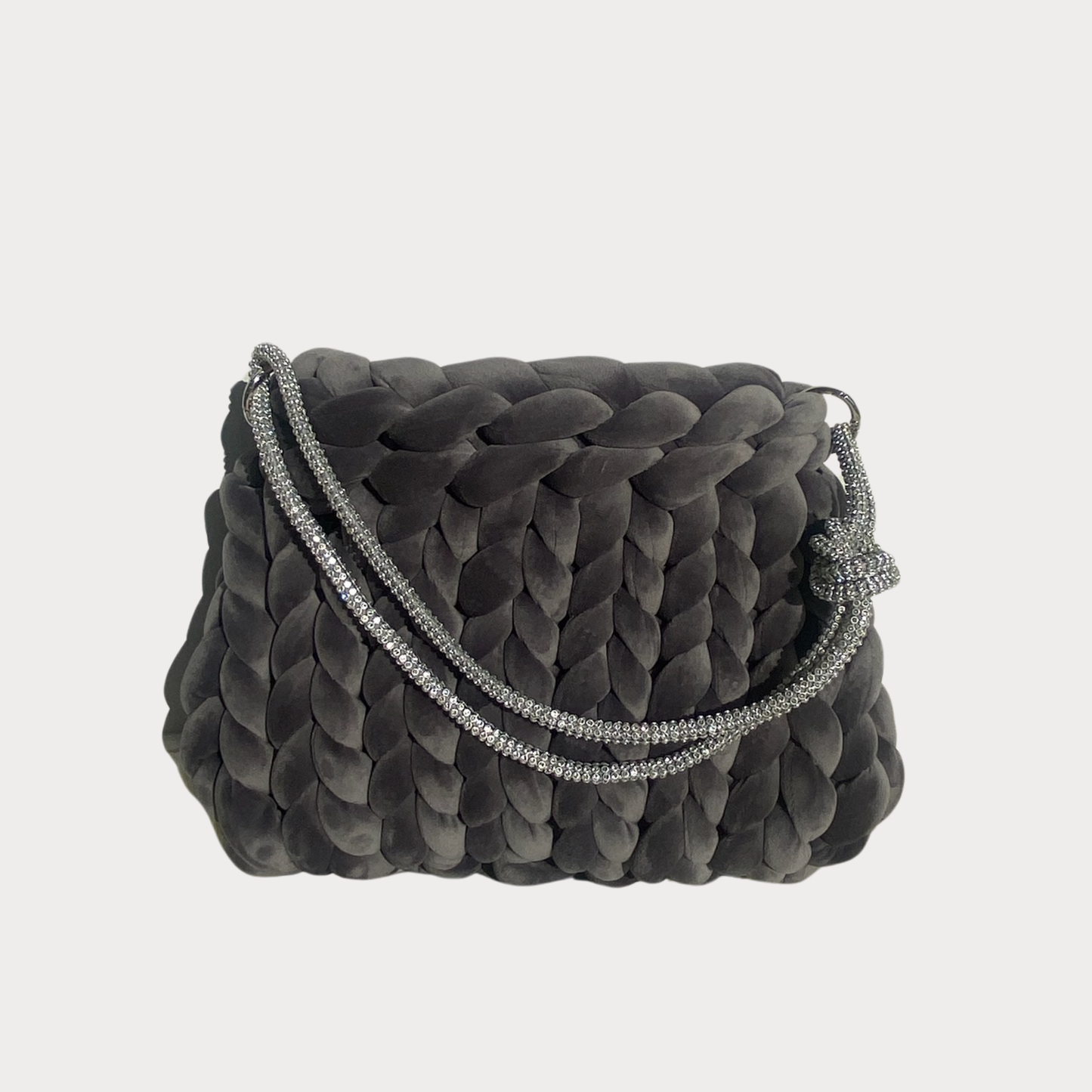 Elegante Pillowbag aus Samt in der Farbe Dunkelgrau mit raffiniertem Strassschultergurt