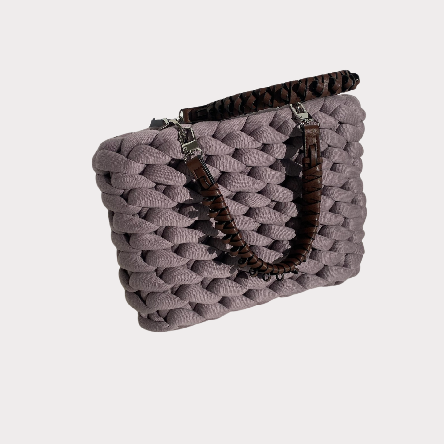 Trendfarbe Moucha Mousse - Klassikbag mit geflochtenen Ledergriffen