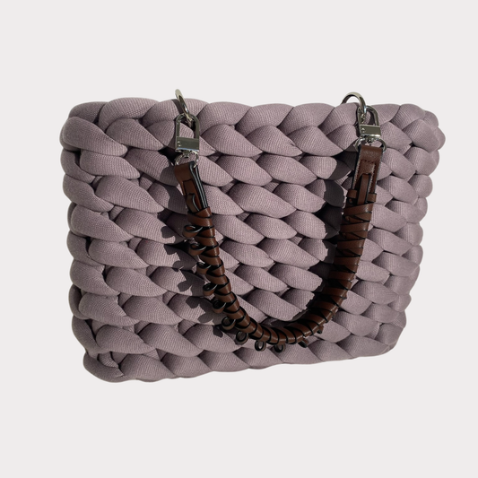 Trendfarbe Moucha Mousse - Klassikbag mit geflochtenen Ledergriffen