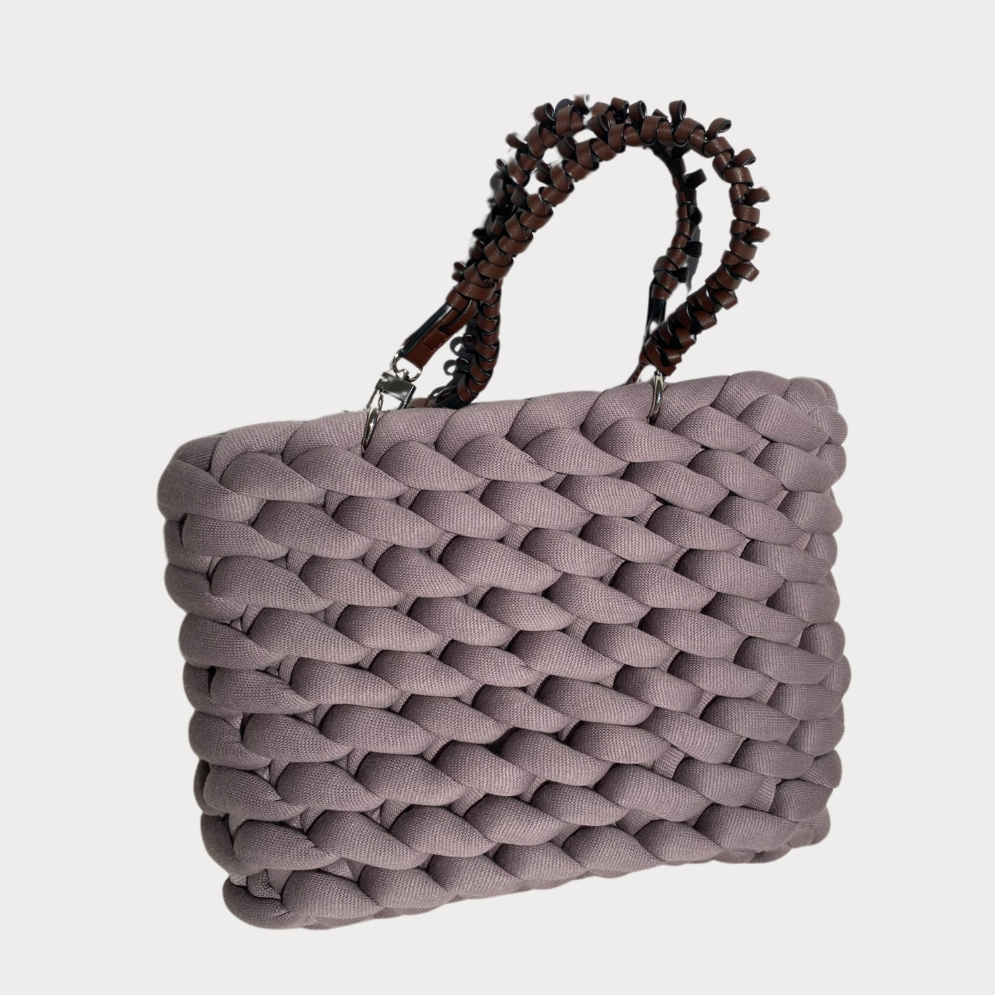 Trendfarbe Moucha Mousse - Klassikbag mit geflochtenen Ledergriffen