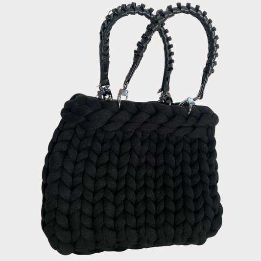 Pillowbag aus Premium Cotton in der Farbe Schwarz mit geflochtenen Ledergriffen
