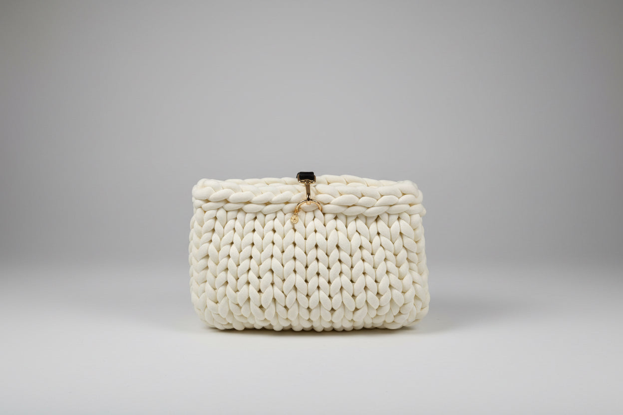 NEU: Leichte Clutch aus Cotton in der Farbe Weiss