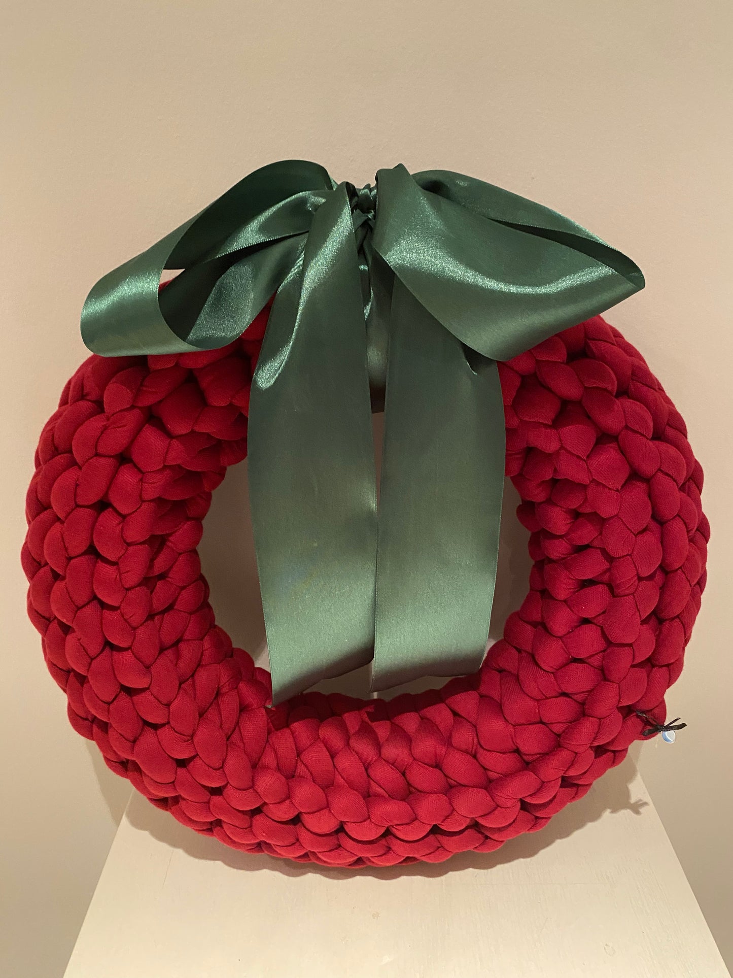 Dekokranz aus Cotton in Bordeauxrot