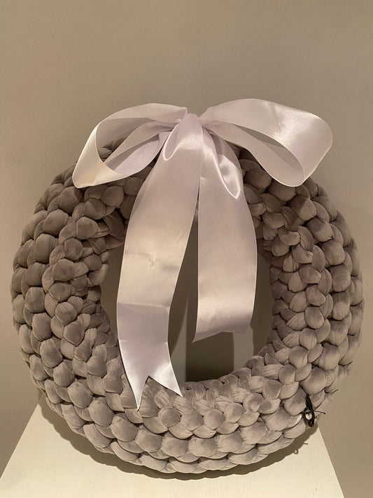 Dekokranz aus Samt in Dunkelgrau